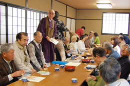 講話では『道元禅師語録』などをもとに学ぶ。